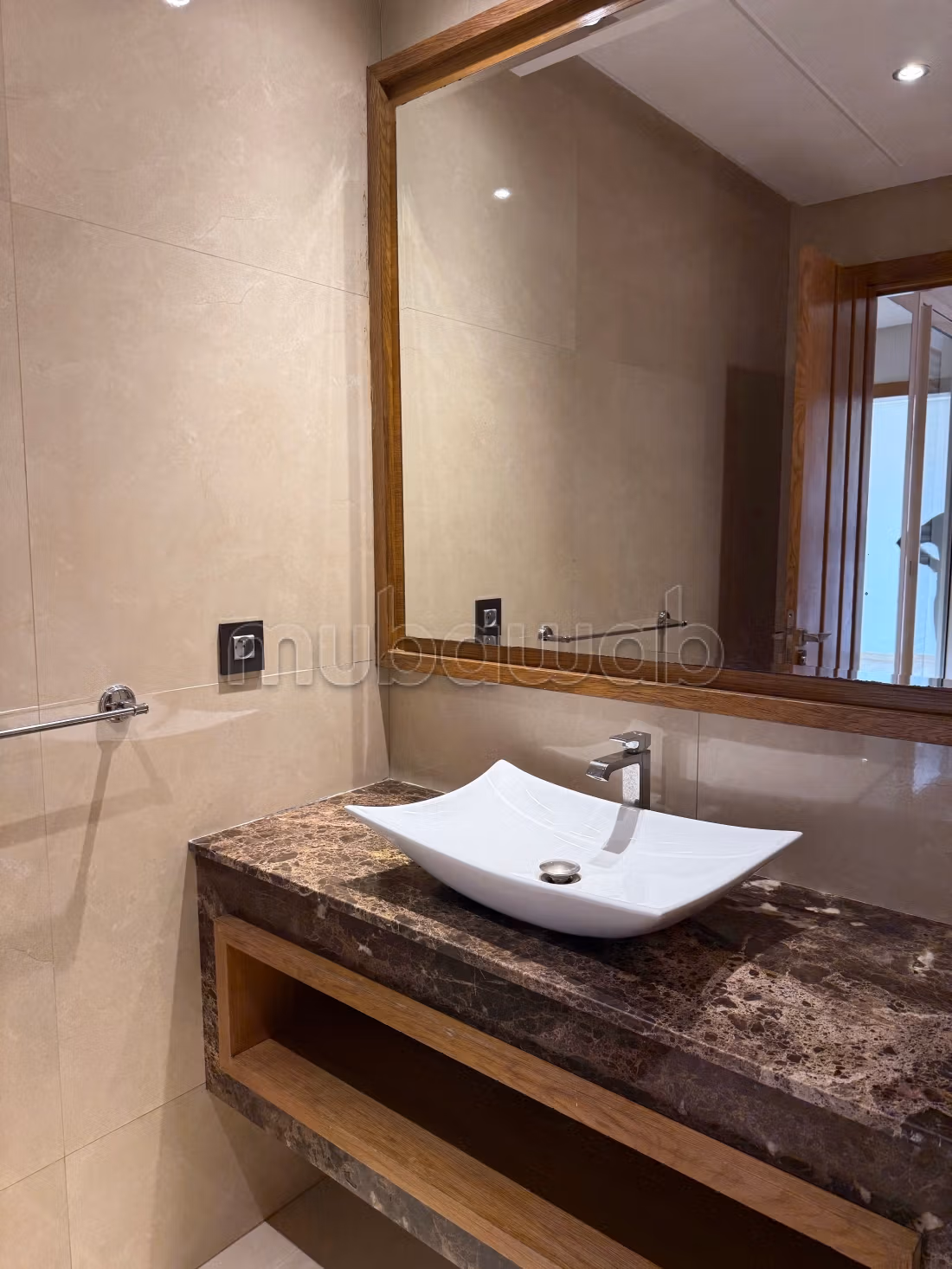 For rent - Stunning empty apartment with 3 bedrooms