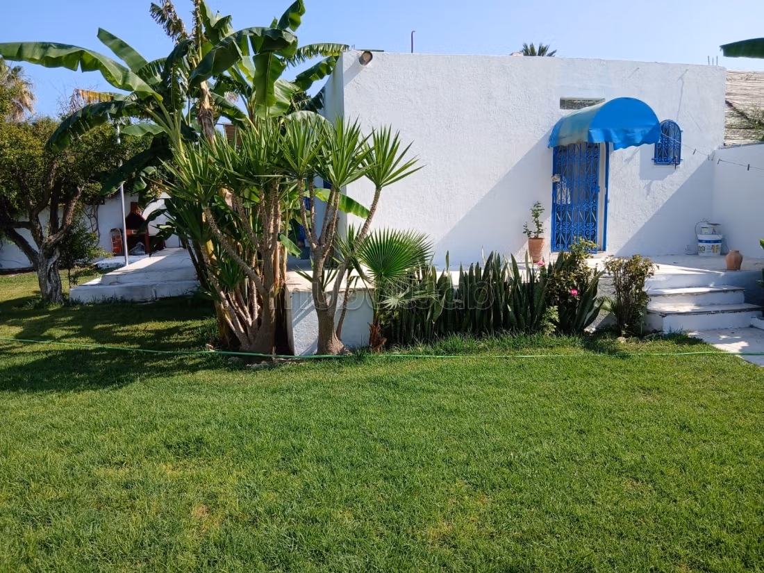 FOR RENT charming bungalow with large garden