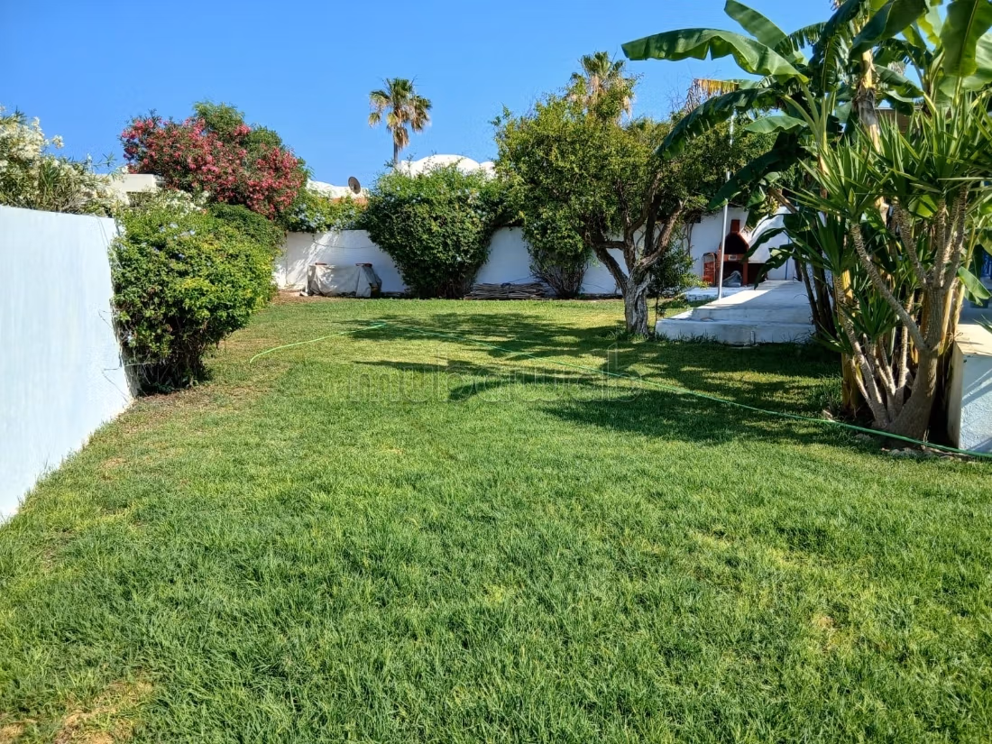 FOR RENT charming bungalow with large garden
