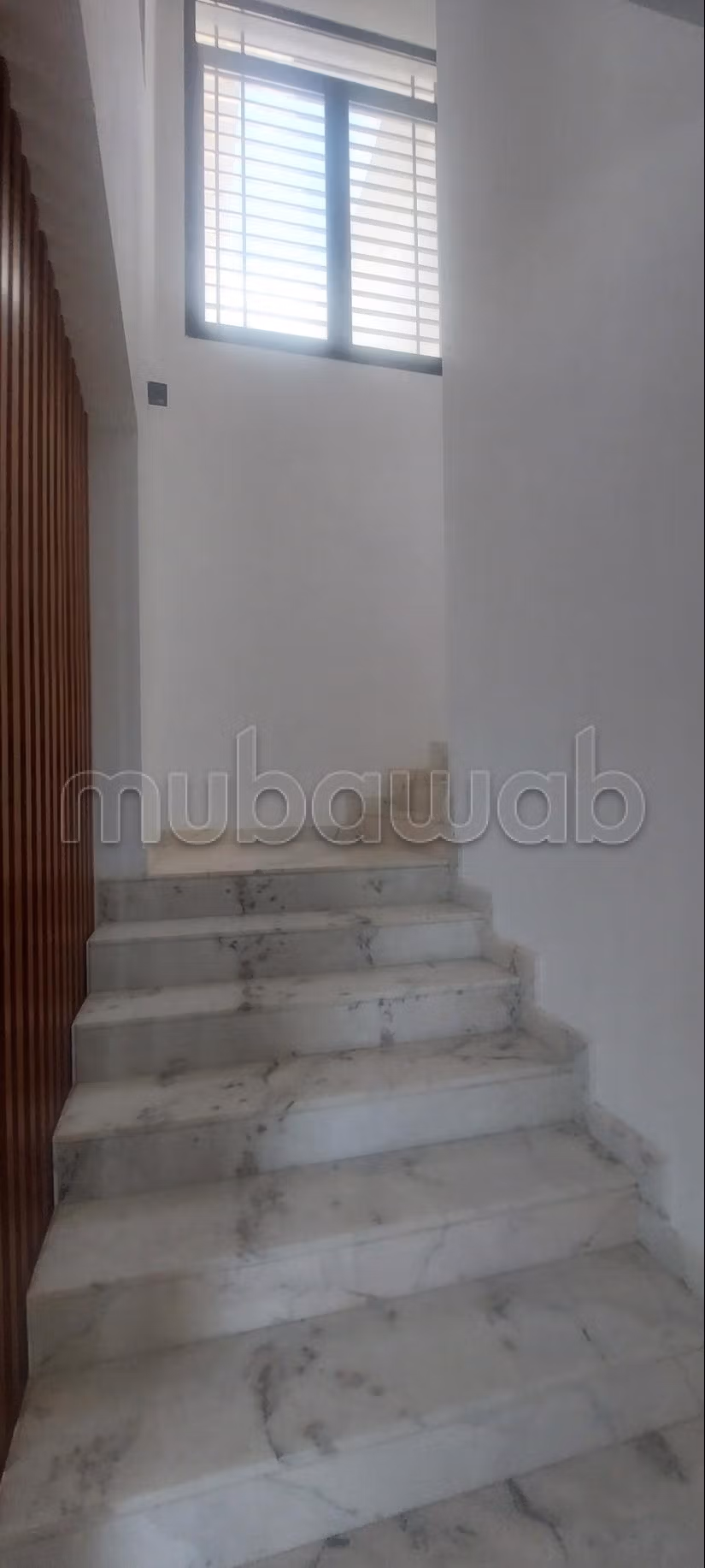 Prachtige villa te huur in de Ambassadewijk. 6 comfortabele kamers. Pantserdeur en centrale verwarming.