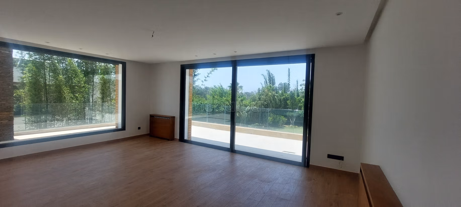 Prachtige villa te huur in de Ambassadewijk. 6 comfortabele kamers. Pantserdeur en centrale verwarming.
