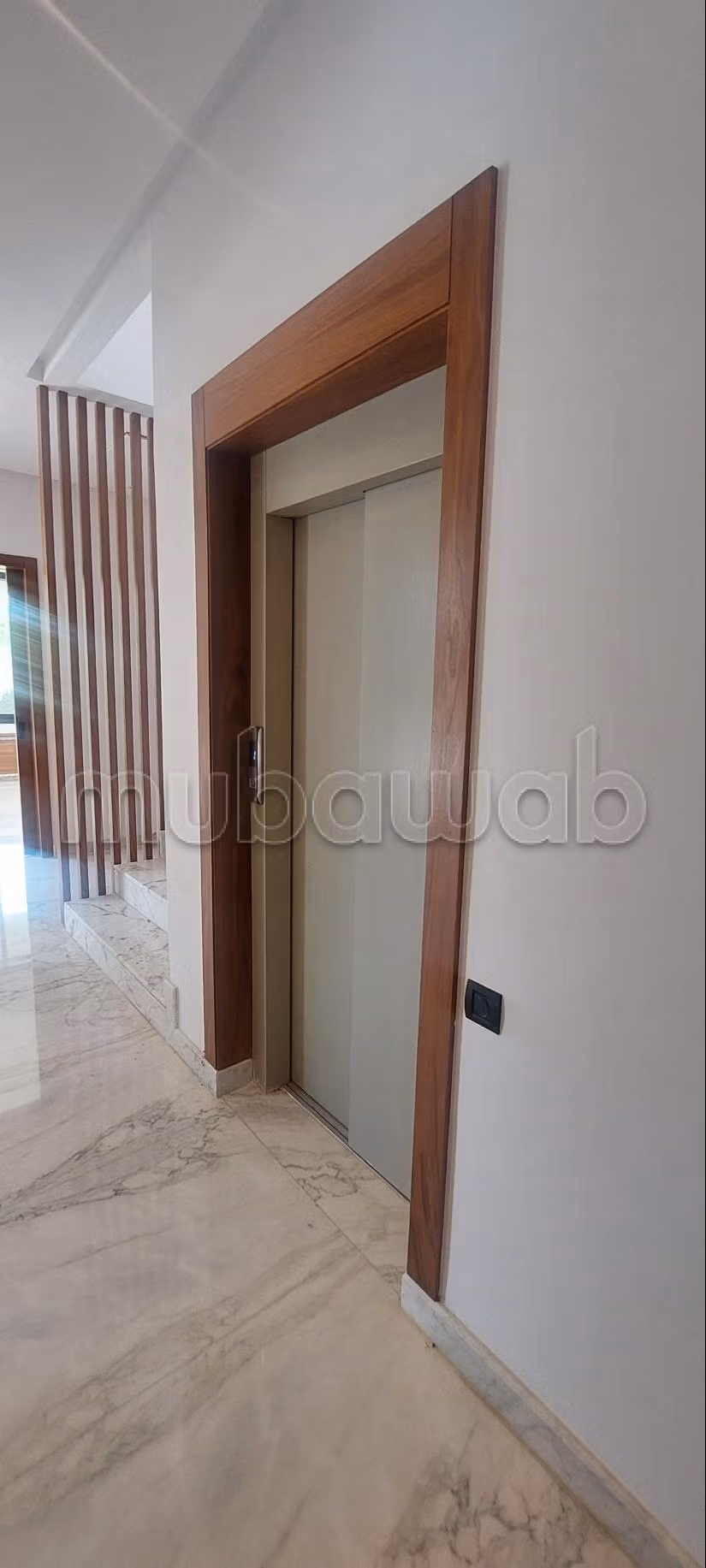 Prachtige villa te huur in de Ambassadewijk. 6 comfortabele kamers. Pantserdeur en centrale verwarming.