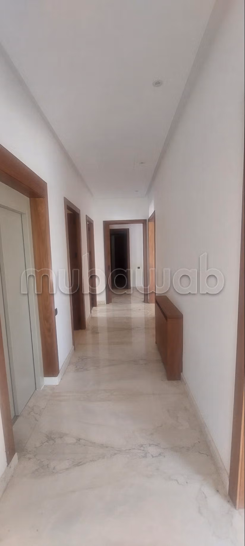 Prachtige villa te huur in de Ambassadewijk. 6 comfortabele kamers. Pantserdeur en centrale verwarming.