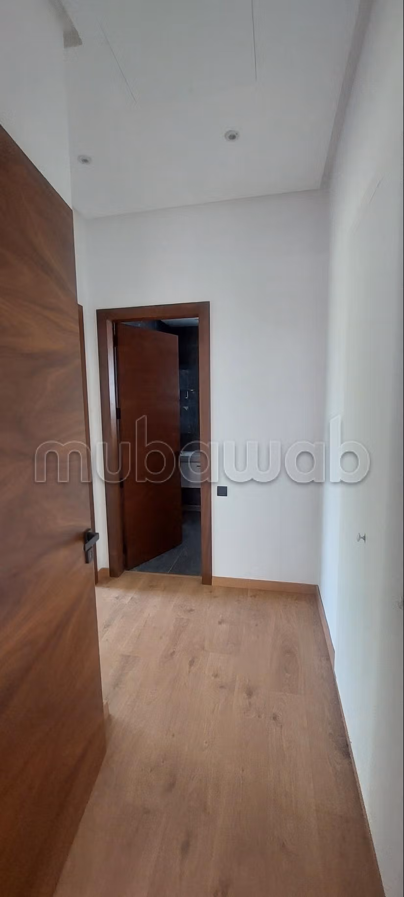 Prachtige villa te huur in de Ambassadewijk. 6 comfortabele kamers. Pantserdeur en centrale verwarming.
