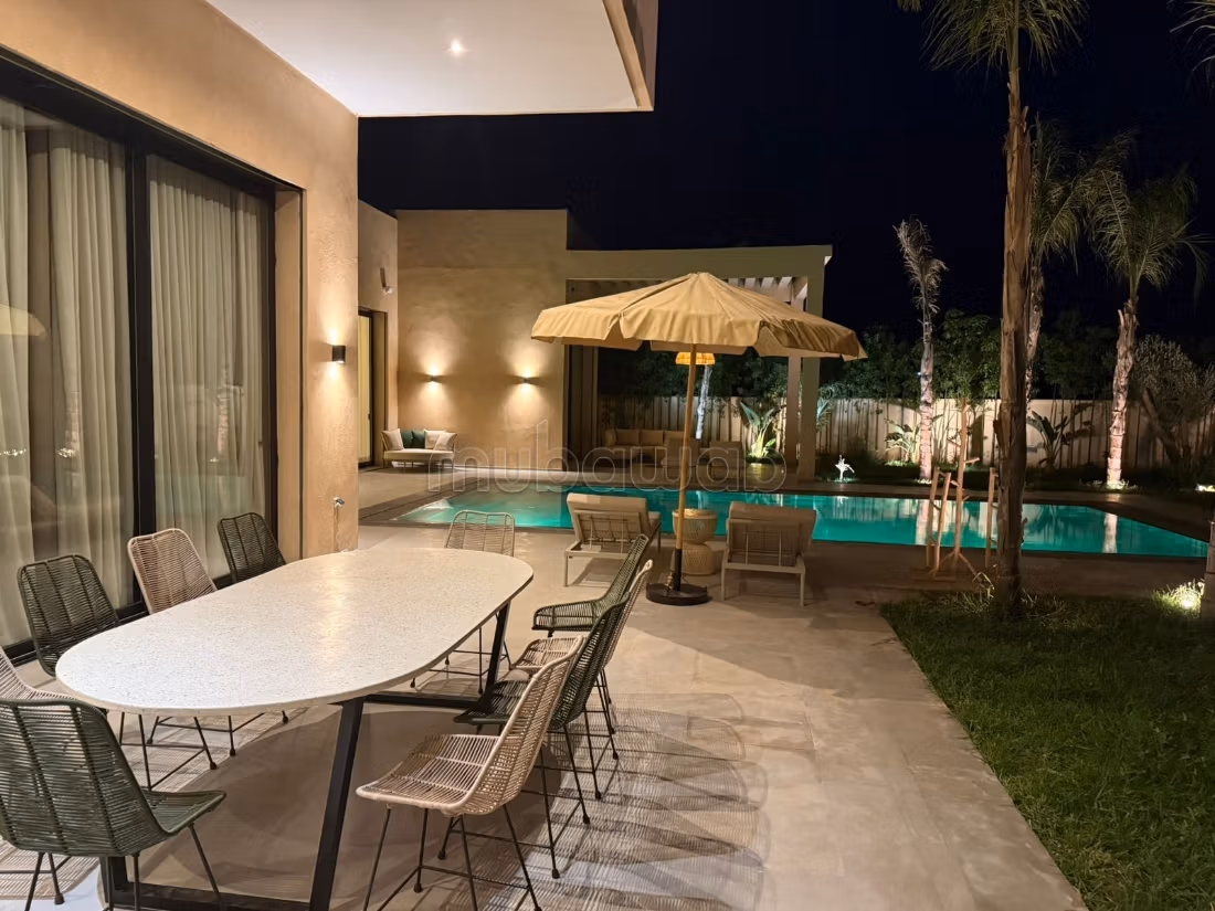 Prachtige villa te koop aan de Route de l'Ourika. 6 grote kamers. Goed ingericht