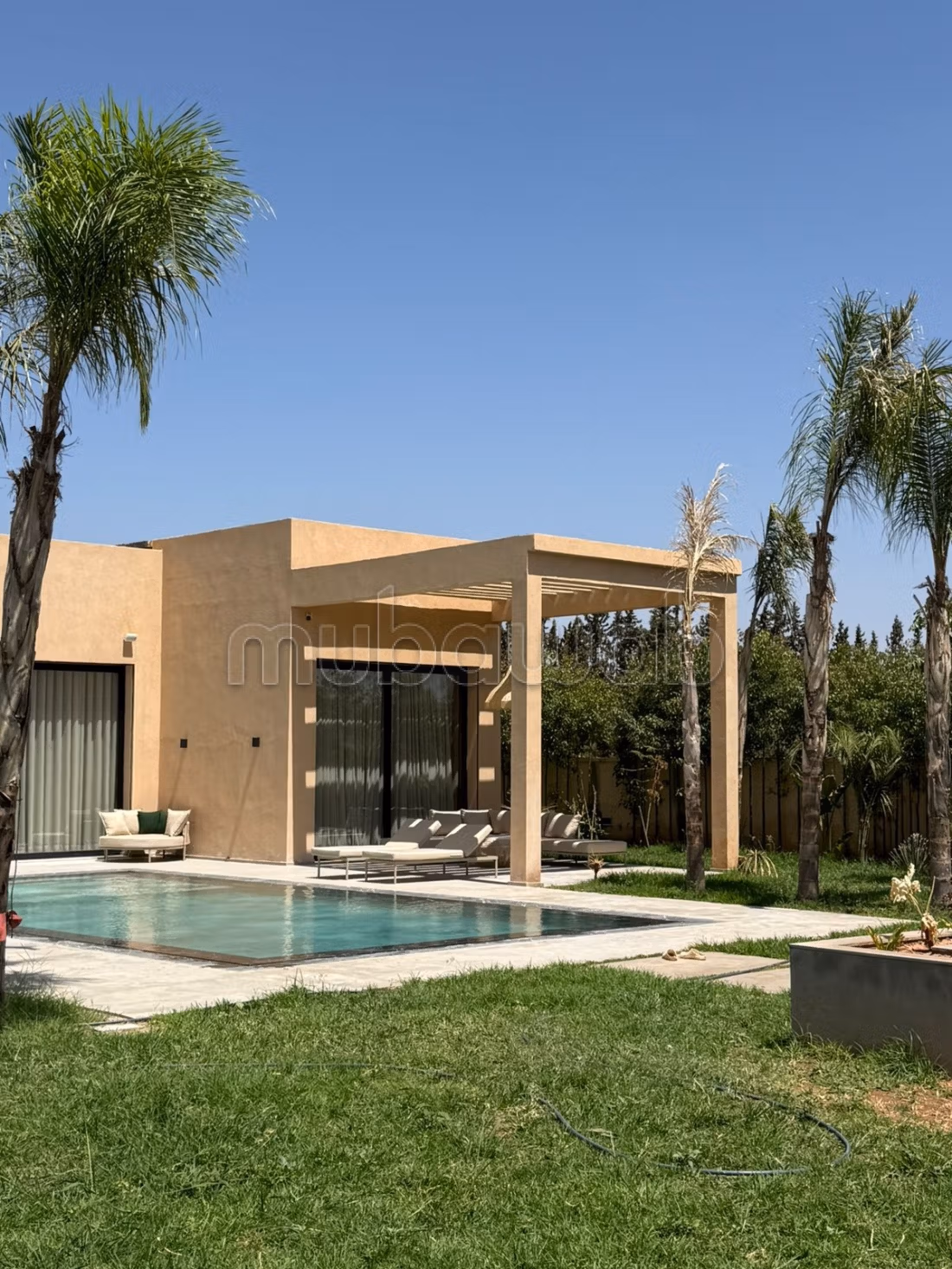 Prachtige villa te koop aan de Route de l'Ourika. 6 grote kamers. Goed ingericht