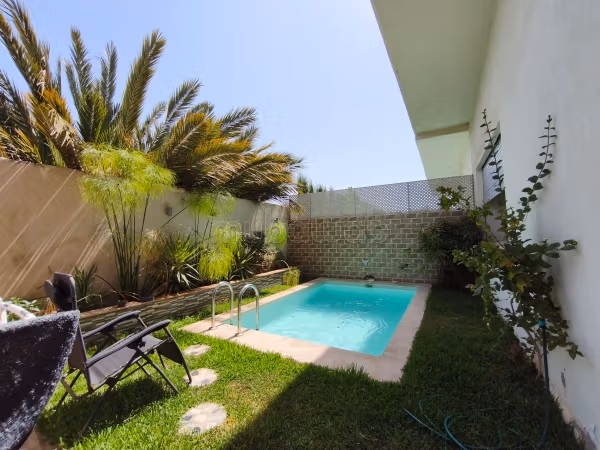 Suntuosa villa en venta. Dimensión 380 m². Conserje y aire condicionado