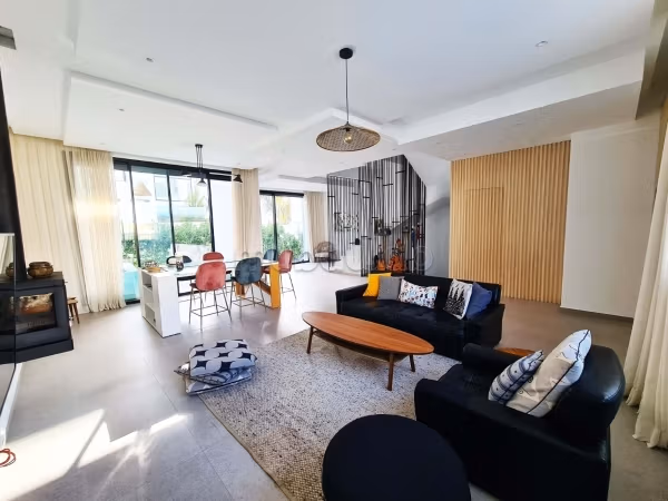 Superb 318m villa for rent in Dar Bouazza