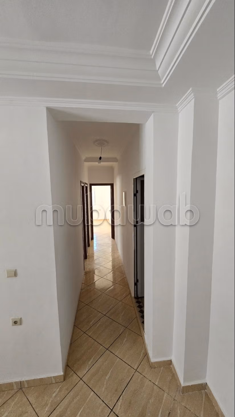 Appartamento in vendita a M'Diq. Superficie totale 75 m². Bella terrazza