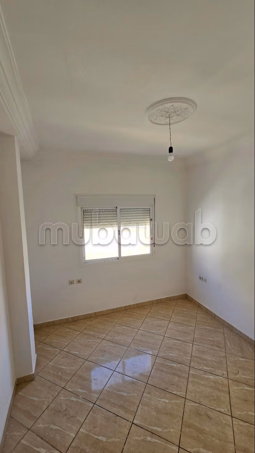 Appartamento in vendita a M'Diq. Superficie totale 75 m². Bella terrazza