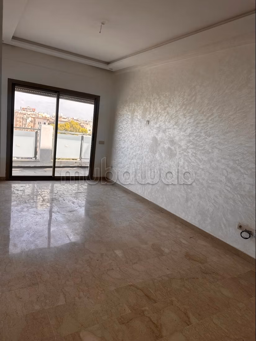 Apartment for rent in Les Hôpitaux. Area of 70 m²