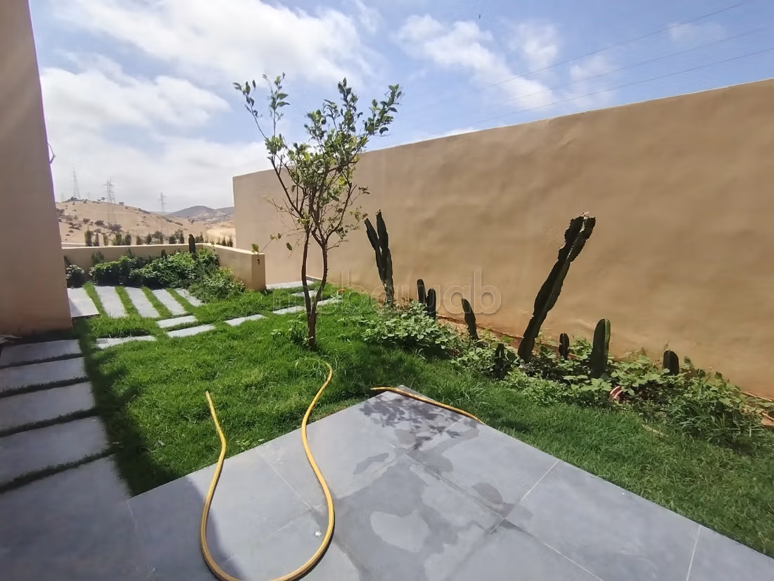 Magnifica villa nuova con piscina e giardino
