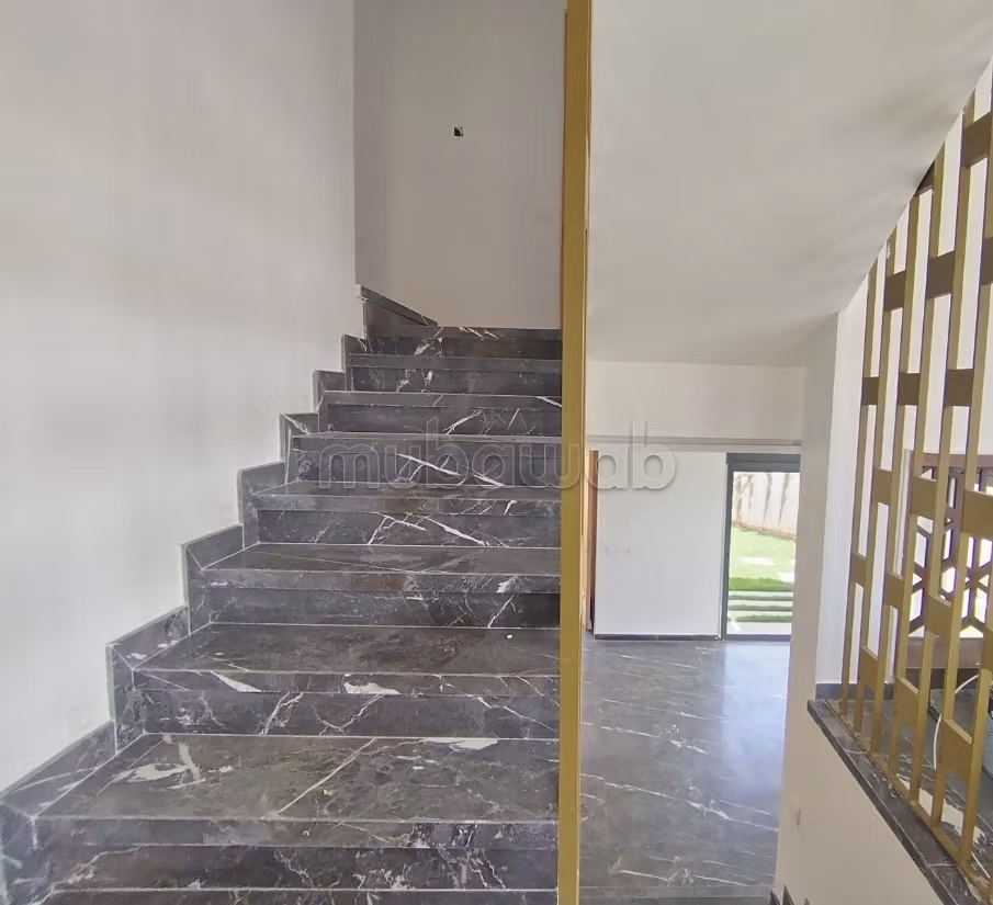 Magnifica villa nuova con piscina e giardino