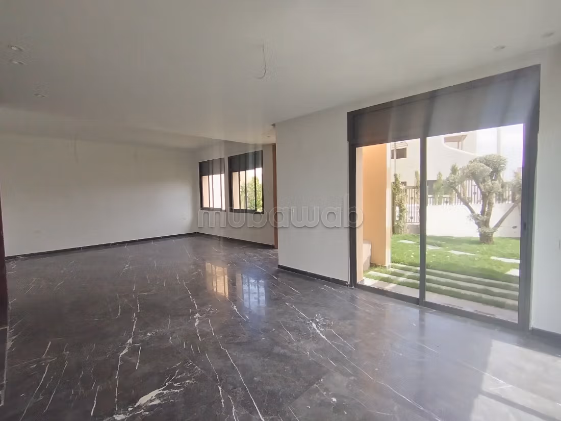 Magnifica villa nuova con piscina e giardino