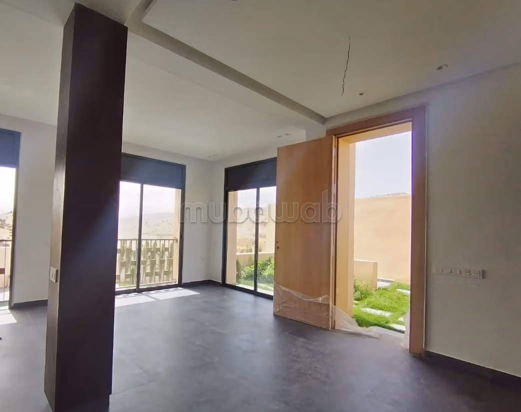 Magnifica villa nuova con piscina e giardino
