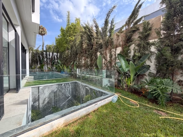 Te huur gemeubileerd appartement in Racine kant Zara