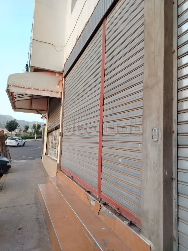 Tienda comercial en la planta baja