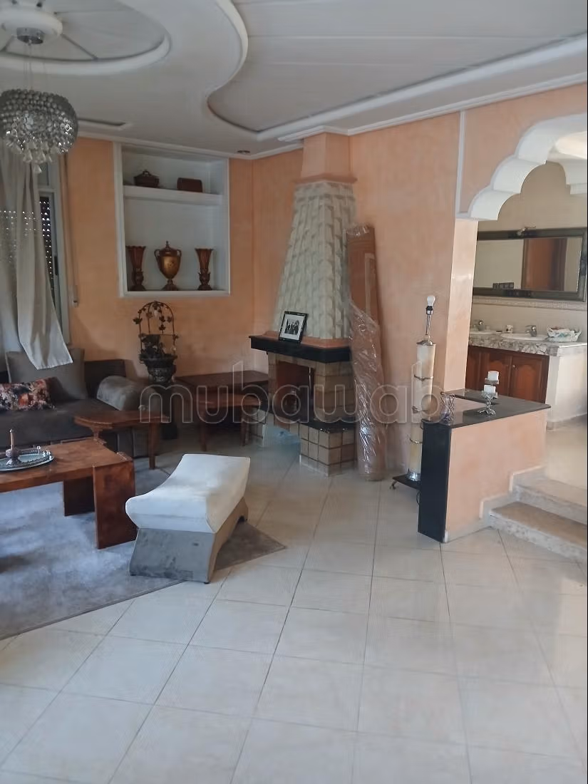 Te koop villa met drie gevels