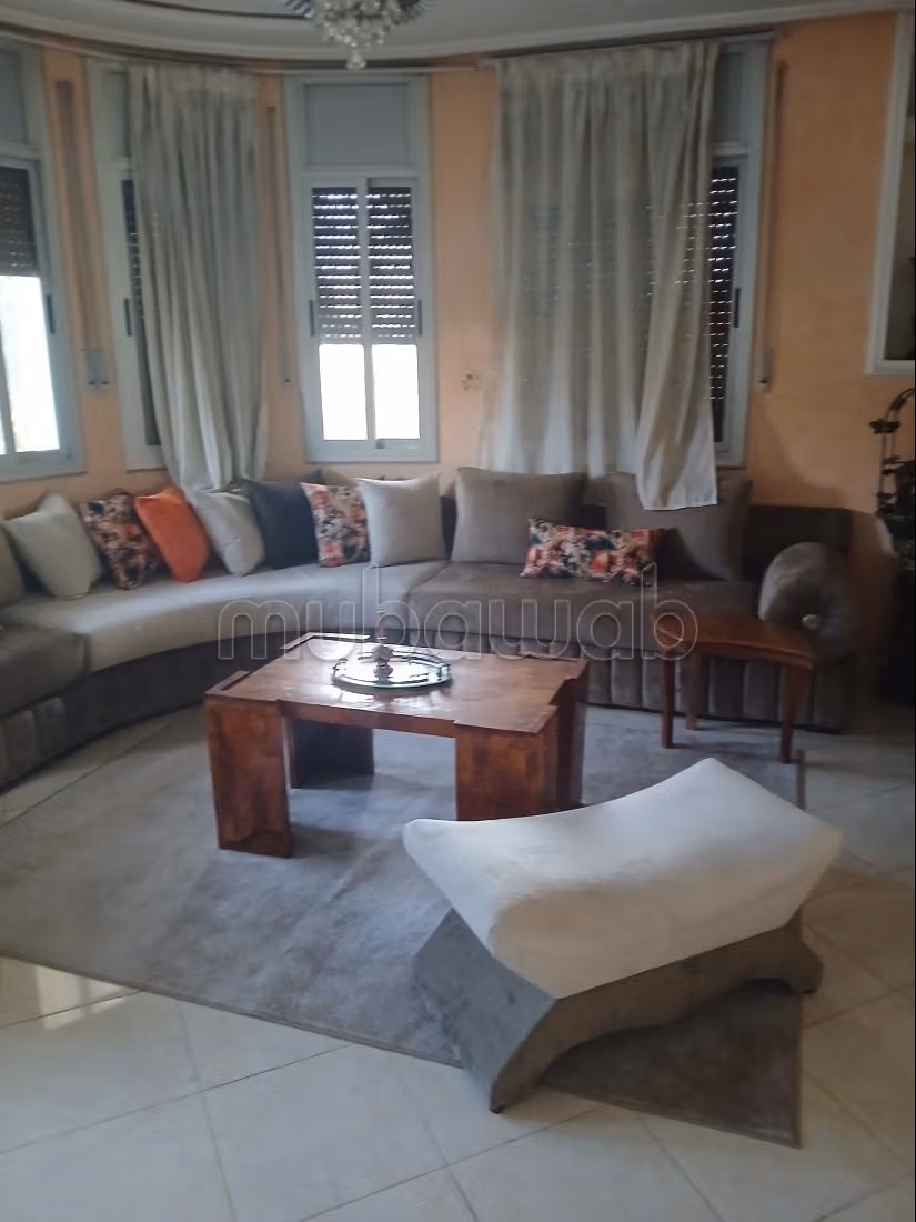 Te koop villa met drie gevels
