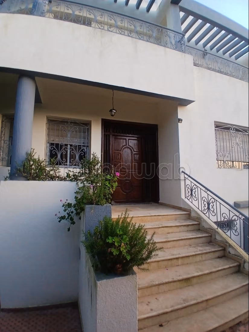 Te koop villa met drie gevels