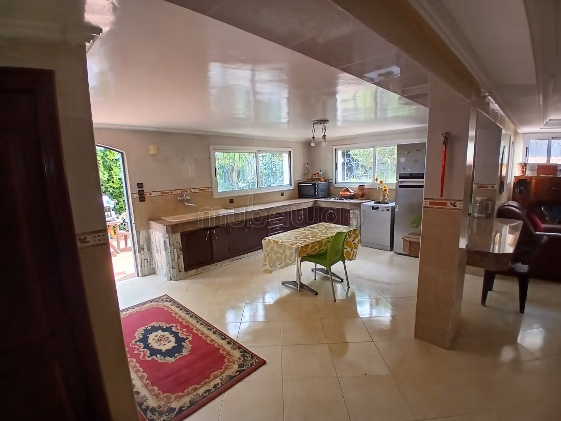 Te koop villa met drie gevels