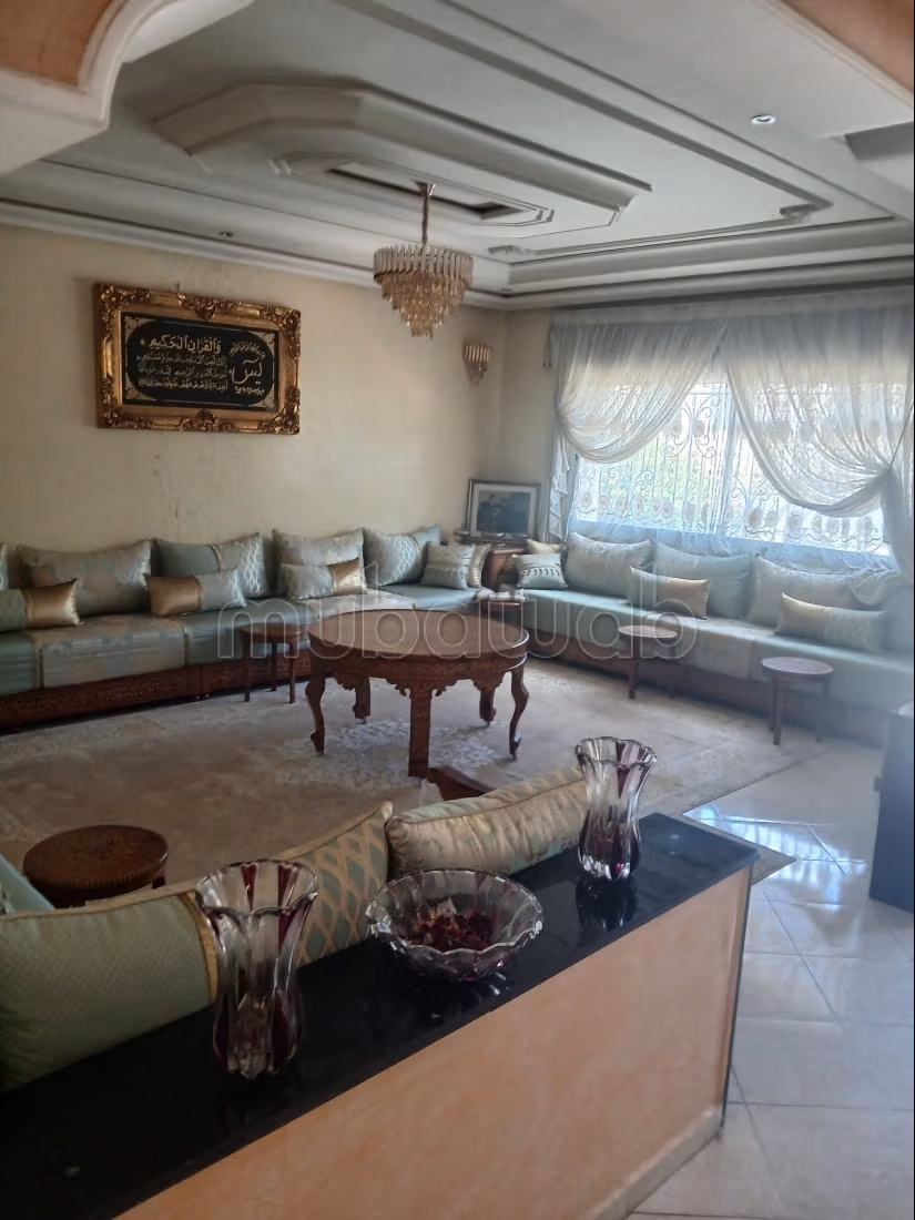 Te koop villa met drie gevels