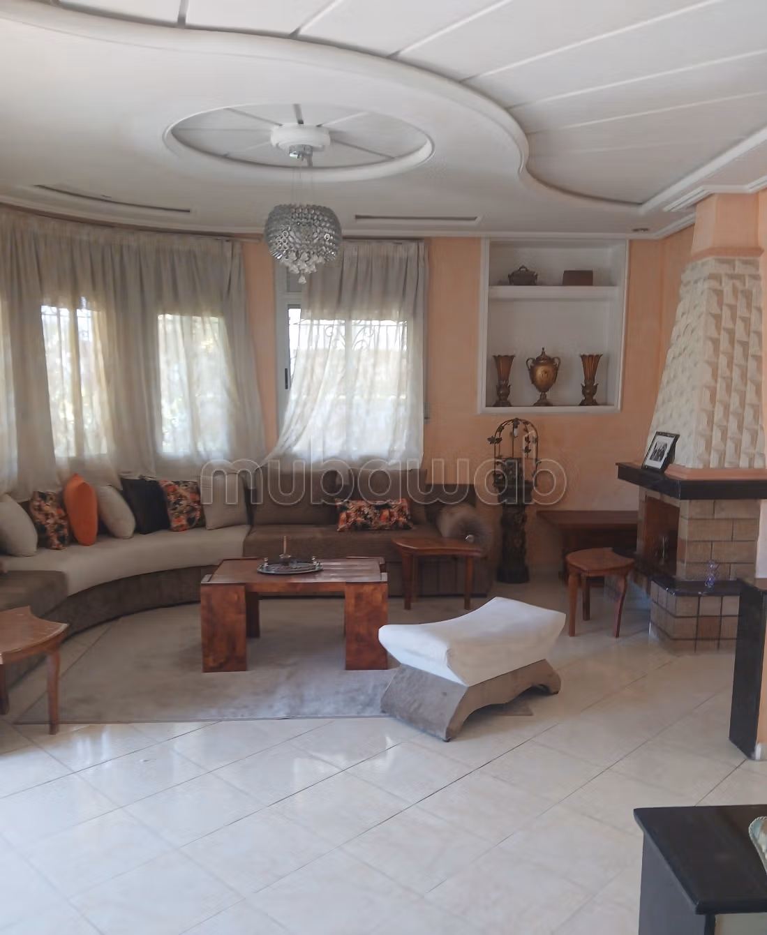 Te koop villa met drie gevels