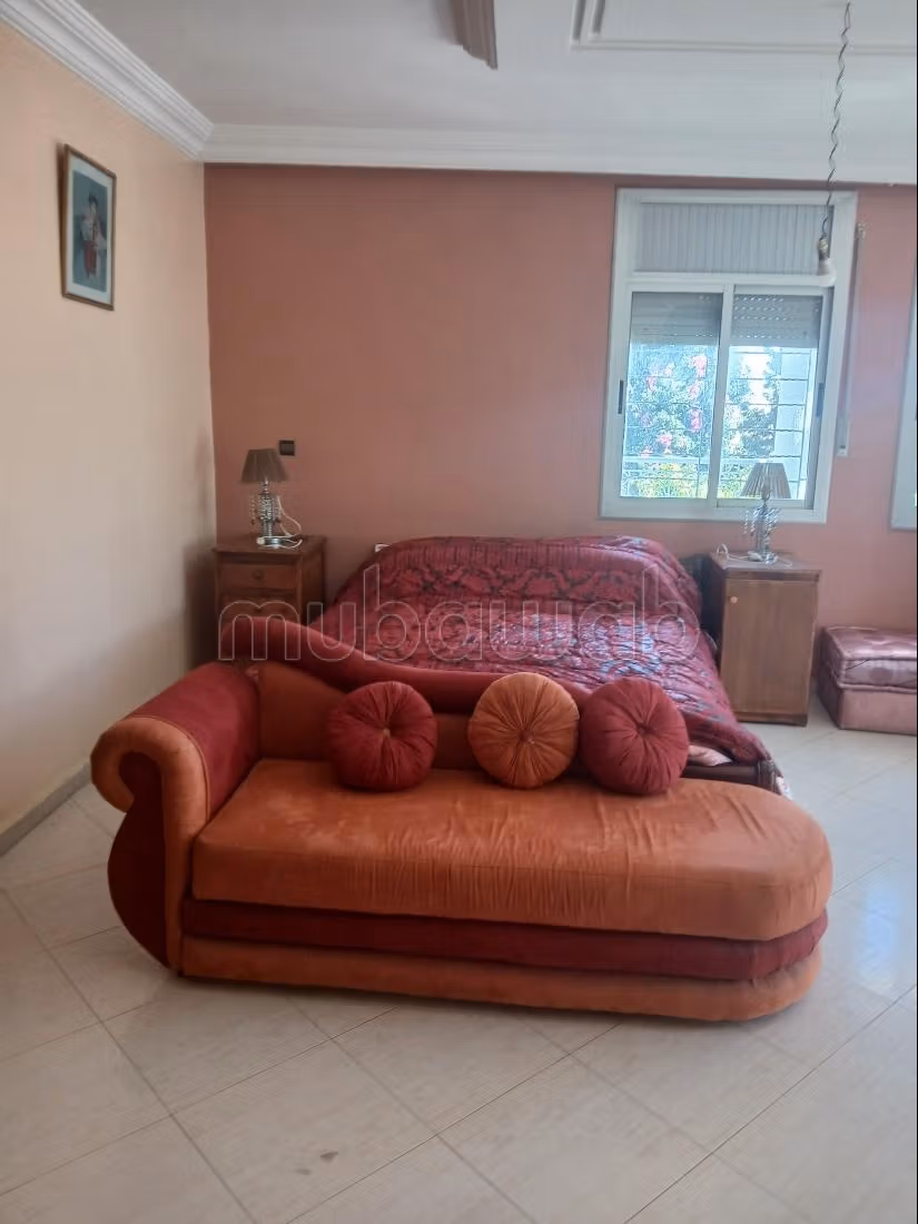 Te koop villa met drie gevels