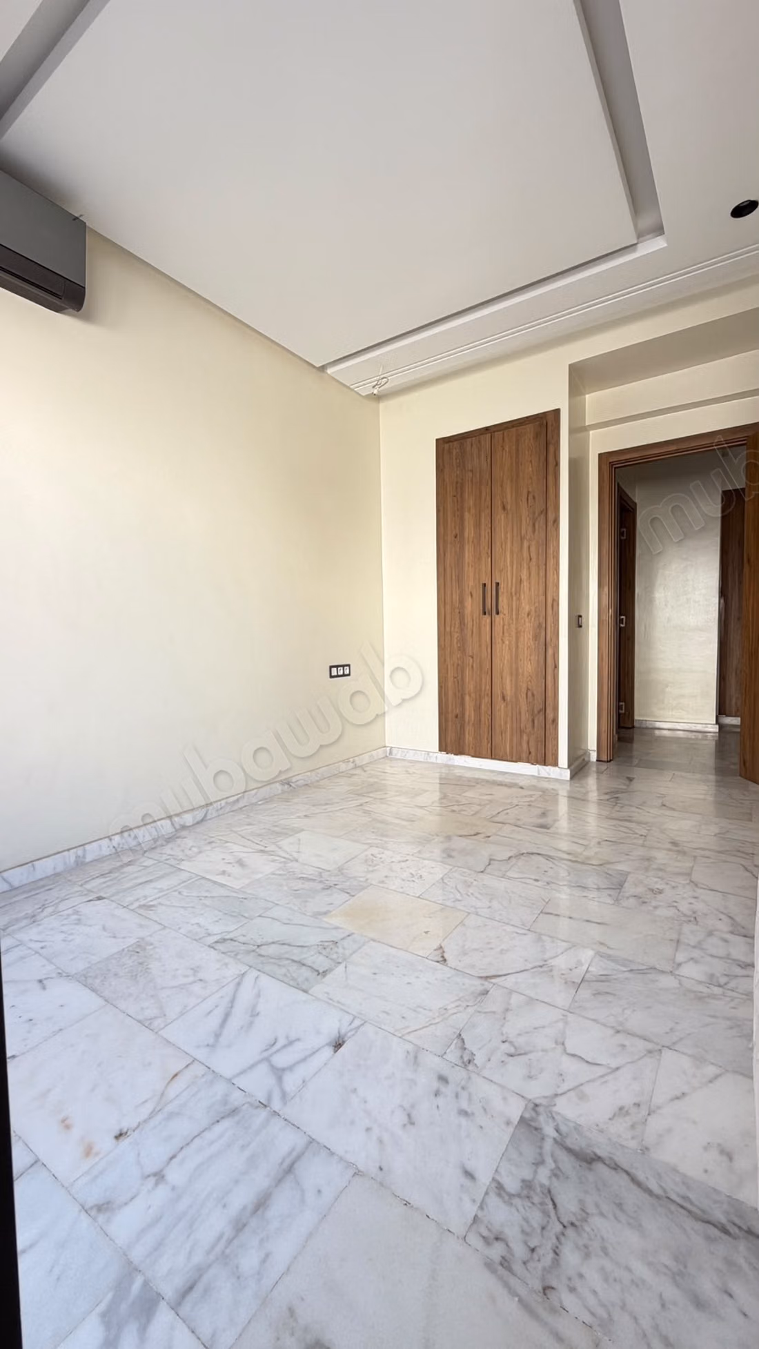 Apartment for rent empty in l'ermitage