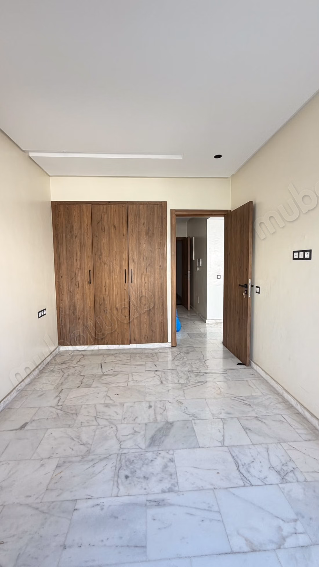 Apartment for rent empty in l'ermitage