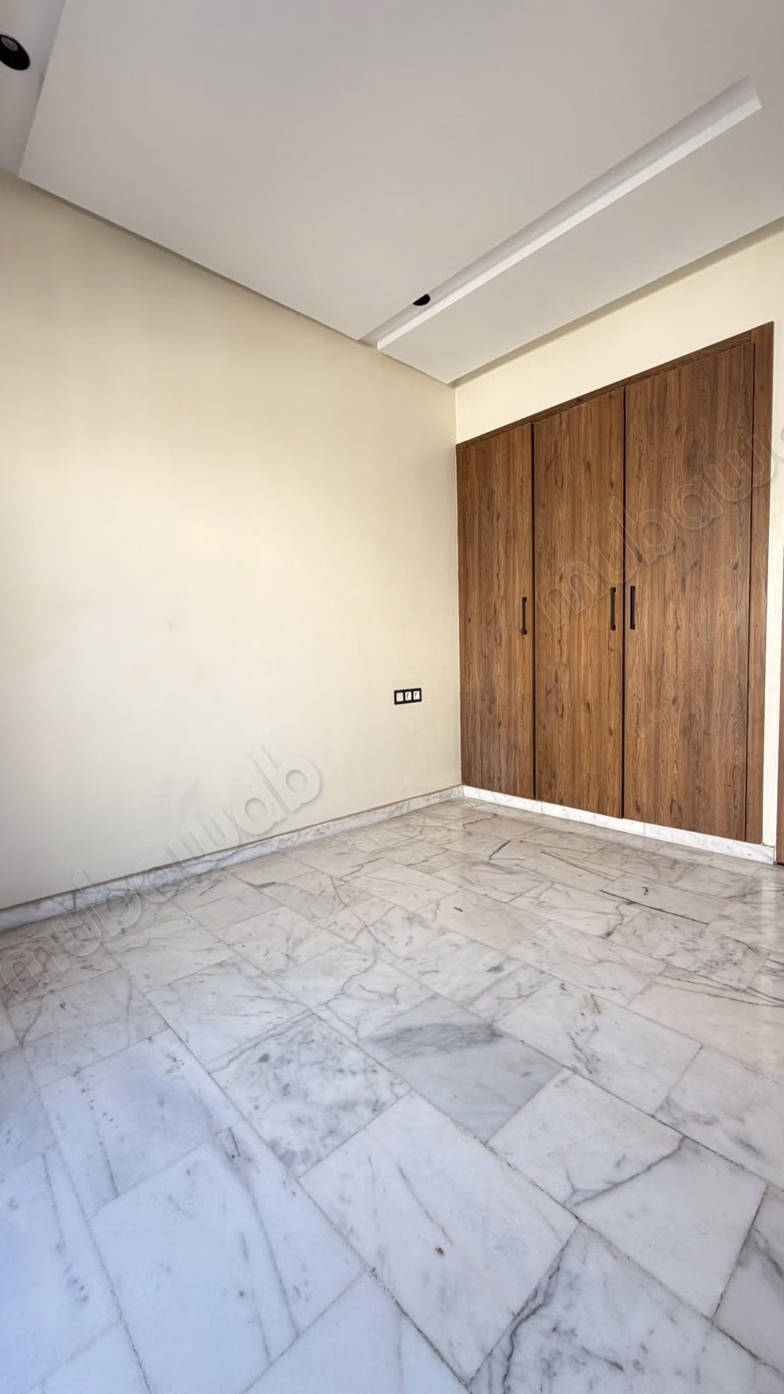 Apartment for rent empty in l'ermitage