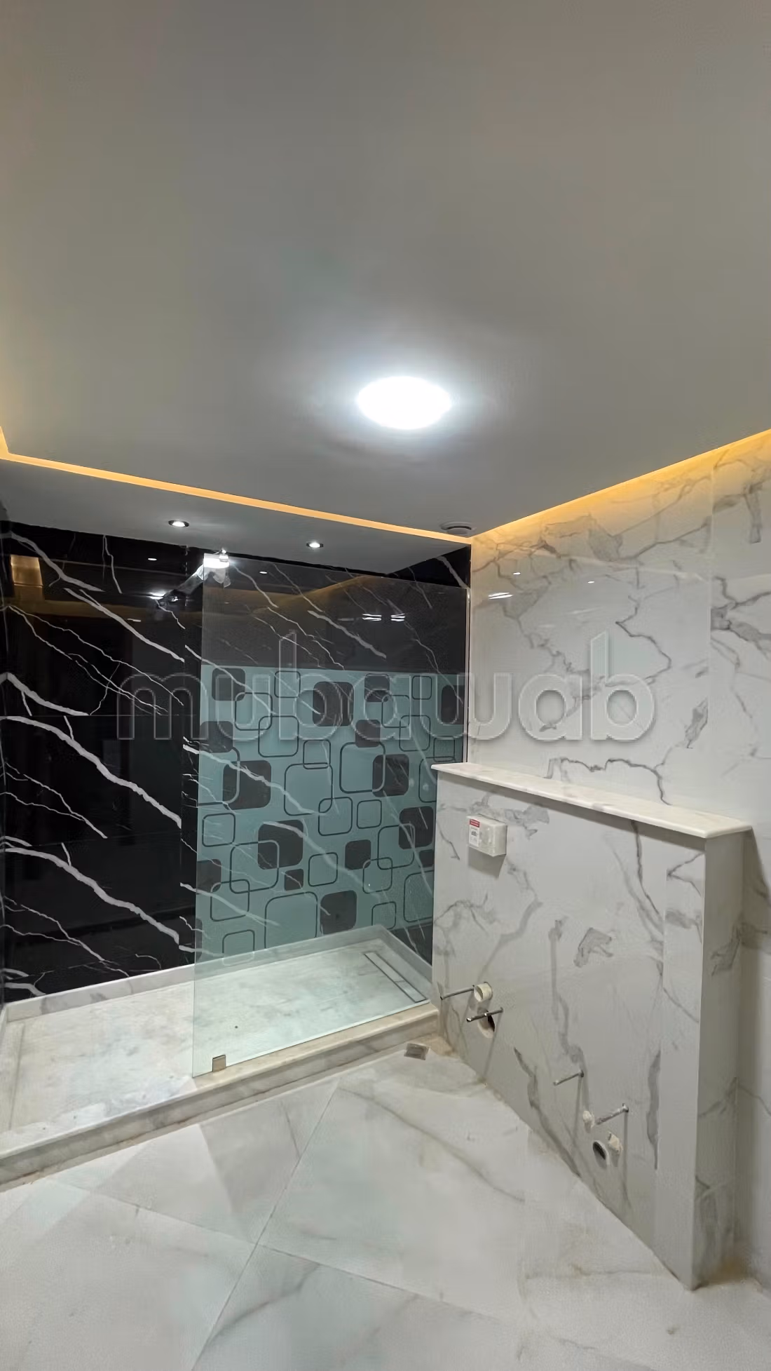 Bel appartement à vendre à Moujahidine. 3 chambres agréables. Antenne parabolique et sécurité
