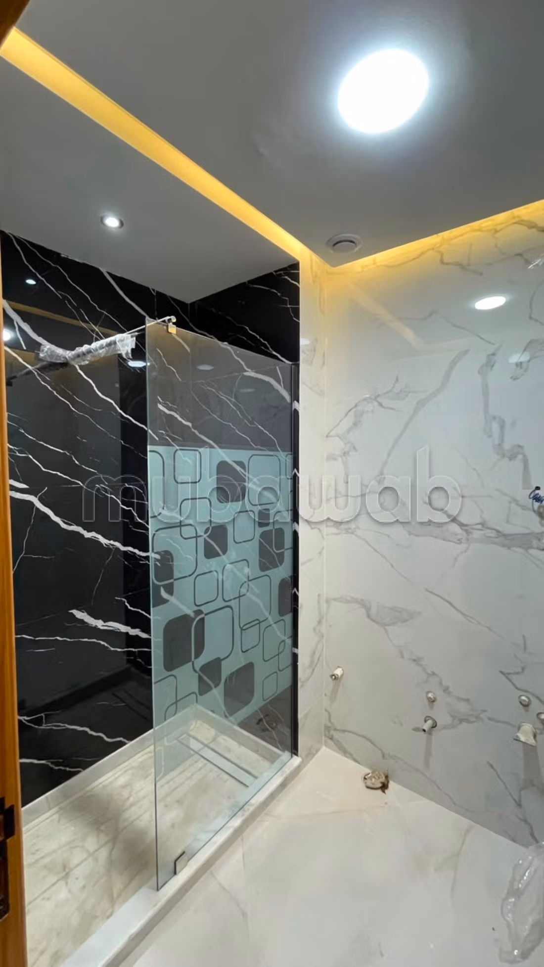 Bel appartement à vendre à Moujahidine. 3 chambres agréables. Antenne parabolique et sécurité