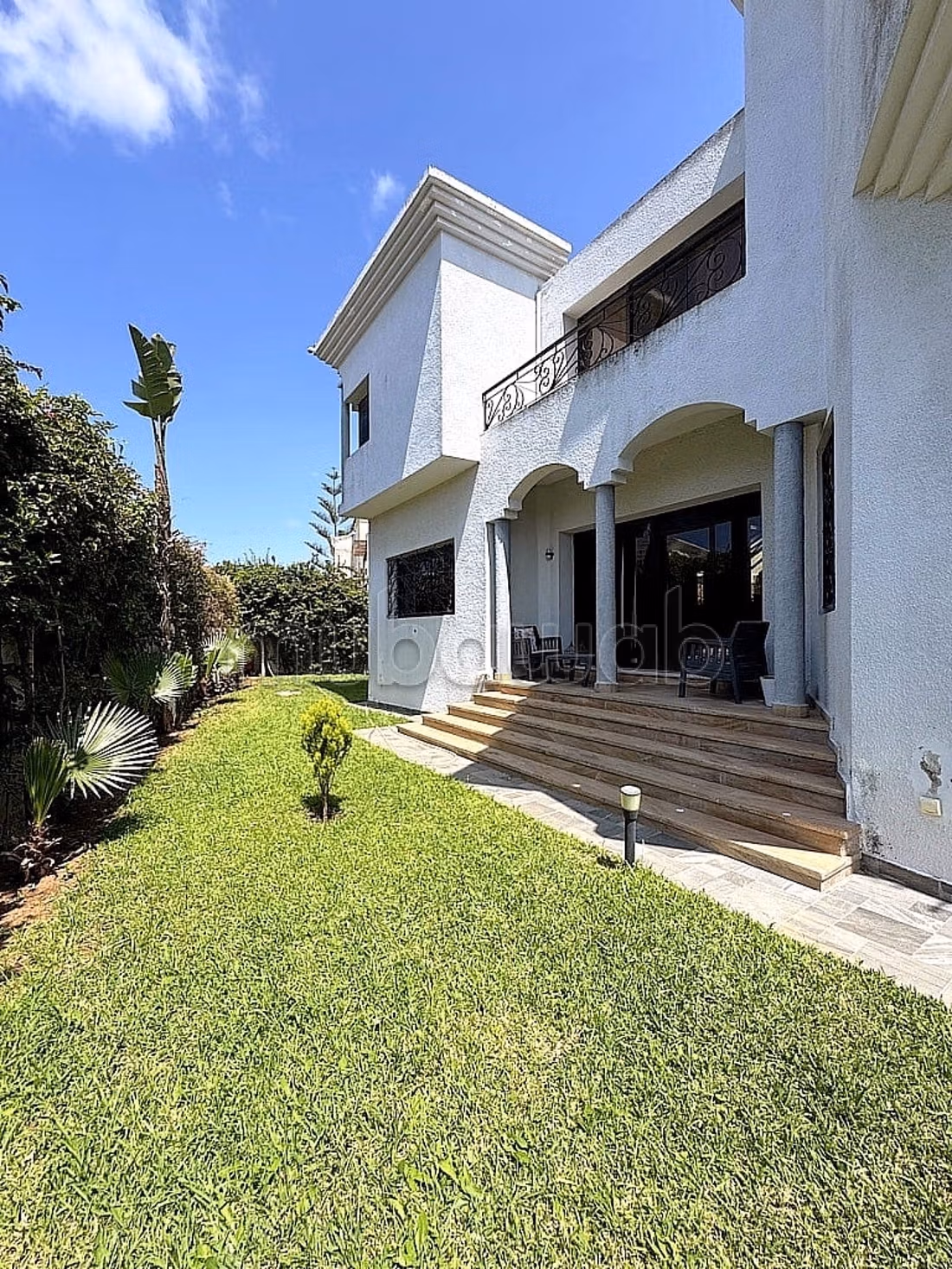 Locatie luxe villa in Riyad. Oppervlakte 500 m². Goed gemeubileerd