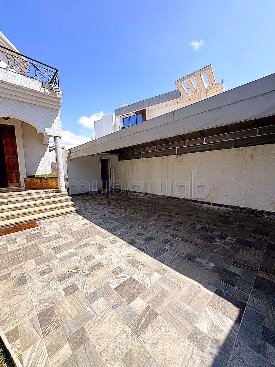 Locatie luxe villa in Riyad. Oppervlakte 500 m². Goed gemeubileerd