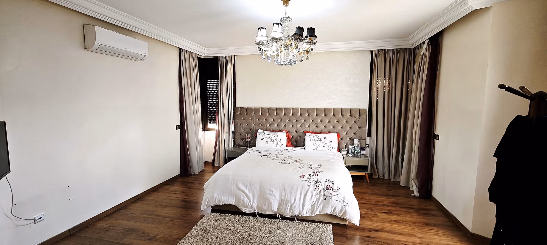 Locatie luxe villa in Riyad. Oppervlakte 500 m². Goed gemeubileerd