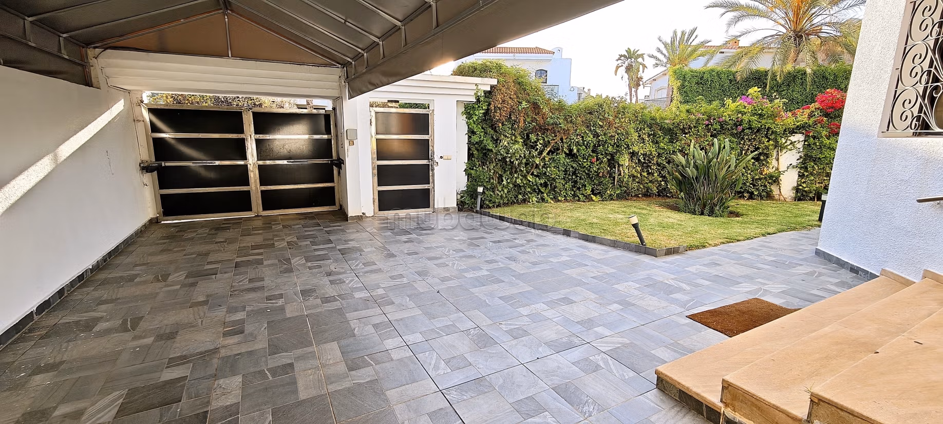 Locatie luxe villa in Riyad. Oppervlakte 500 m². Goed gemeubileerd