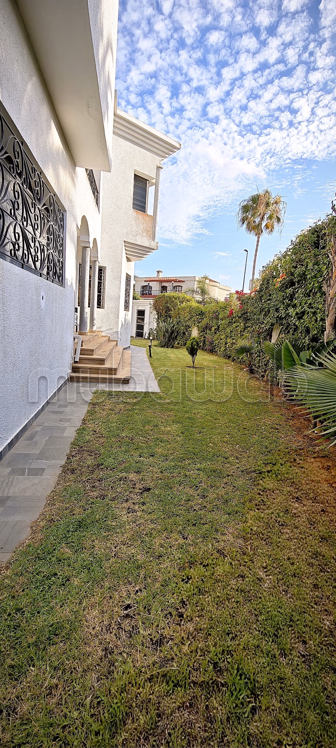Locatie luxe villa in Riyad. Oppervlakte 500 m². Goed gemeubileerd