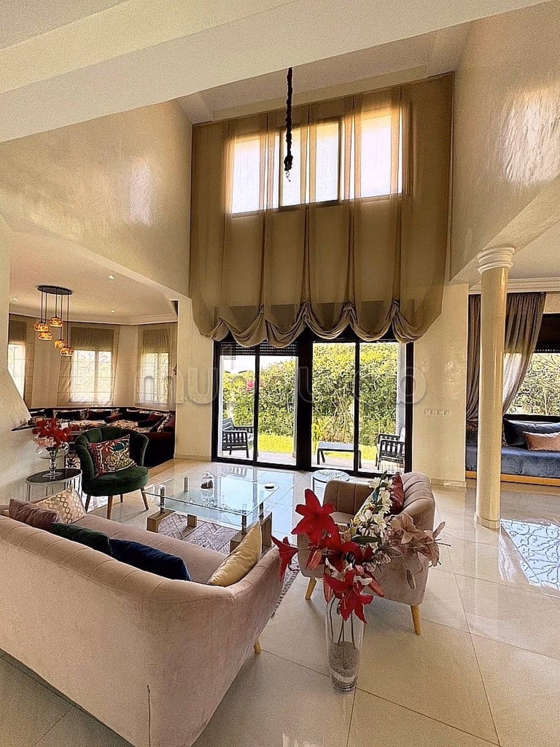 Locatie luxe villa in Riyad. Oppervlakte 500 m². Goed gemeubileerd