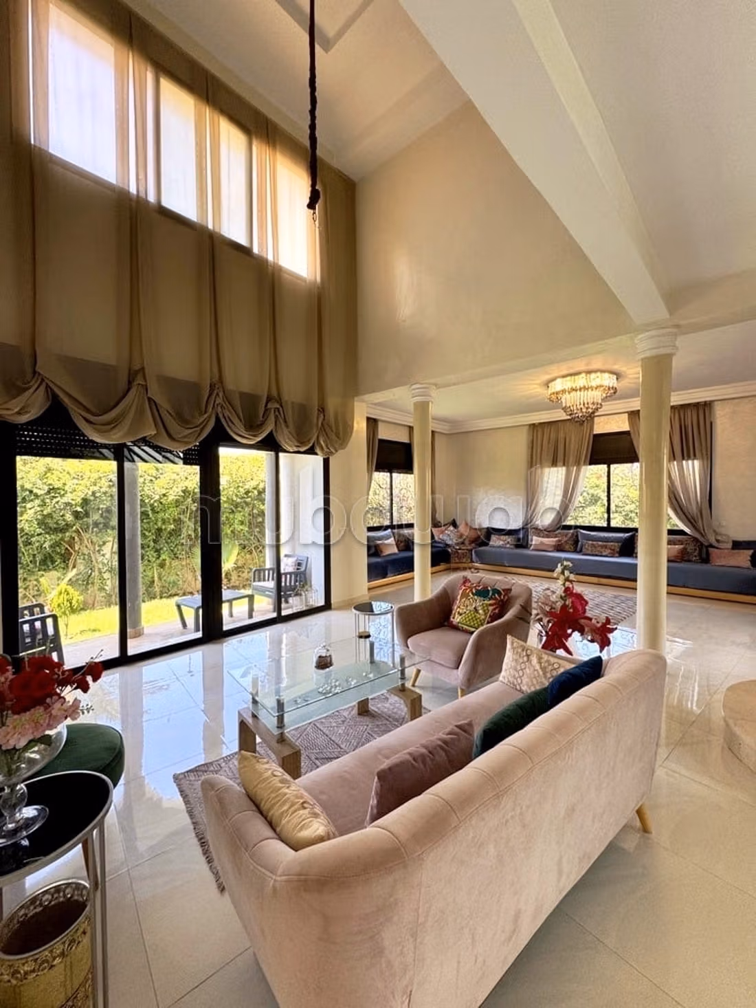 Locatie luxe villa in Riyad. Oppervlakte 500 m². Goed gemeubileerd