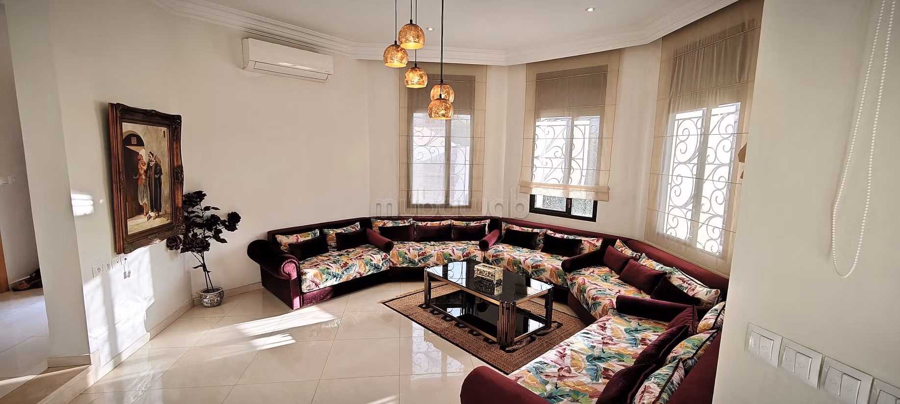 Locatie luxe villa in Riyad. Oppervlakte 500 m². Goed gemeubileerd