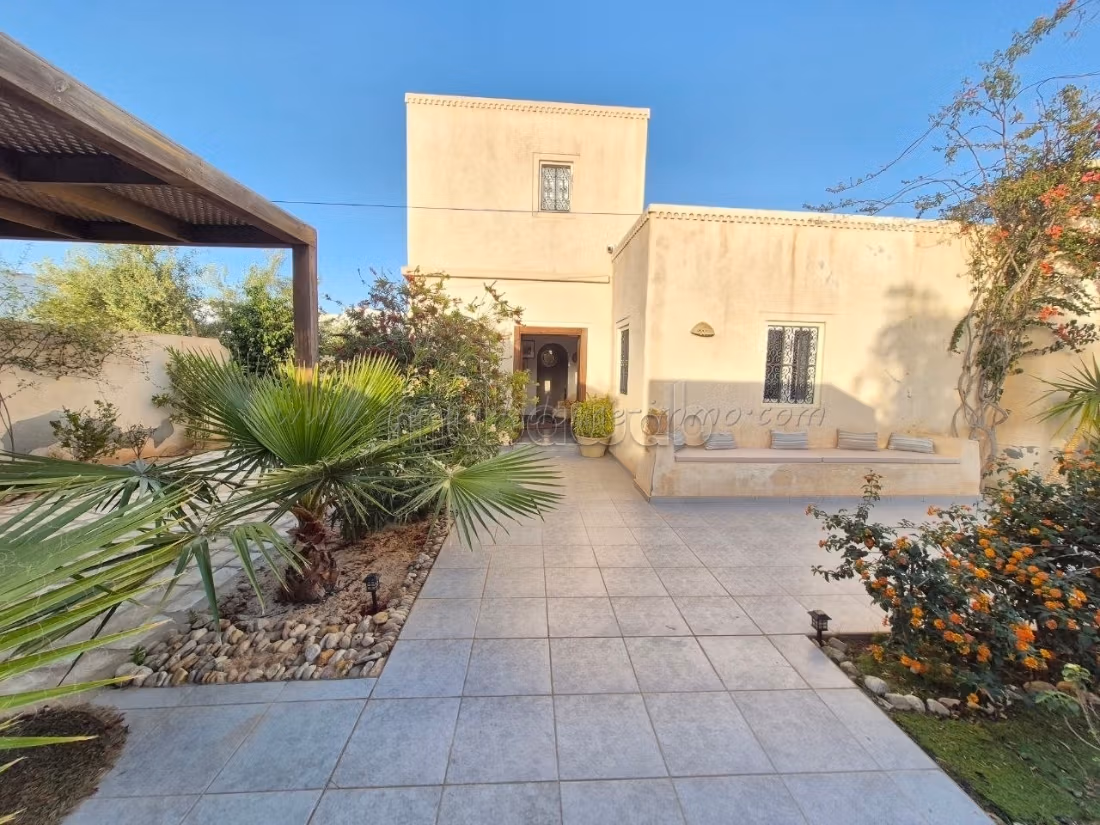 Location annuelle belle maison S4 à Houmtsouk