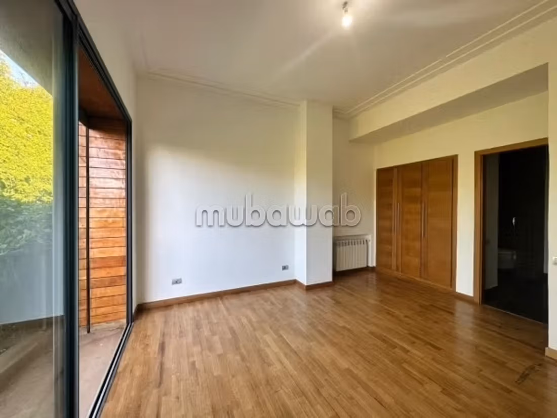 Location high-end villa in Ain Diab. Area 400 m². Pool, air conditioning