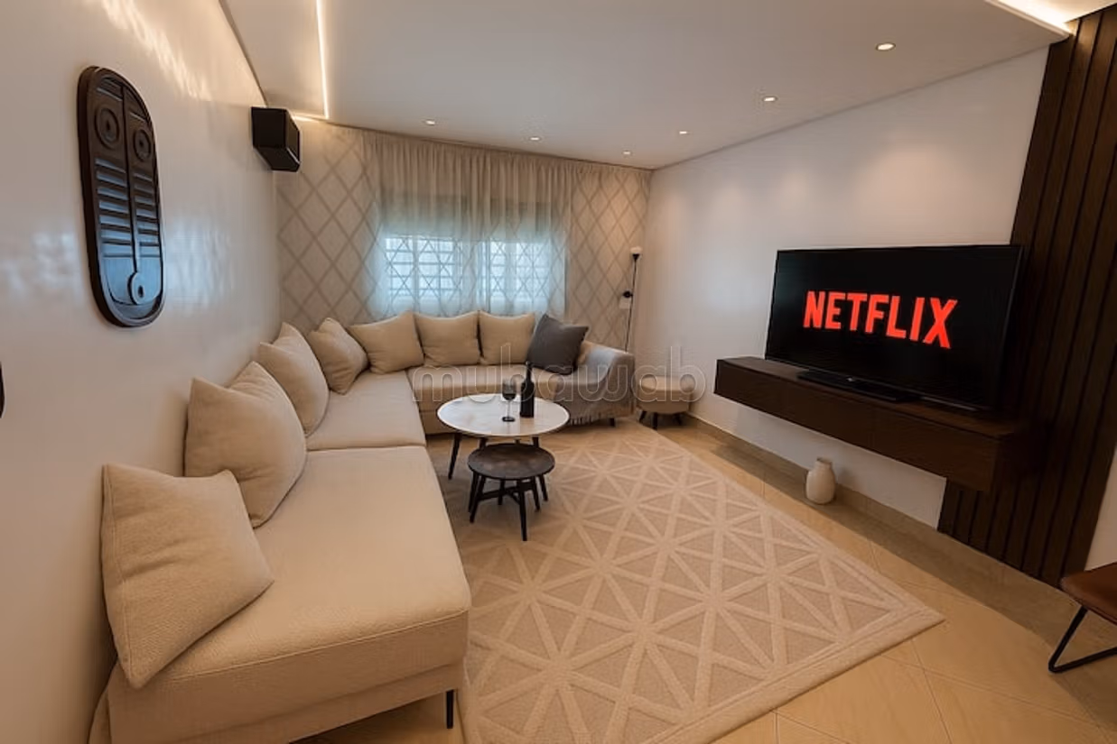 Plusieurs Appartement en location à La Ville Haute. 
5 grandes pièces. 
Bien meublé