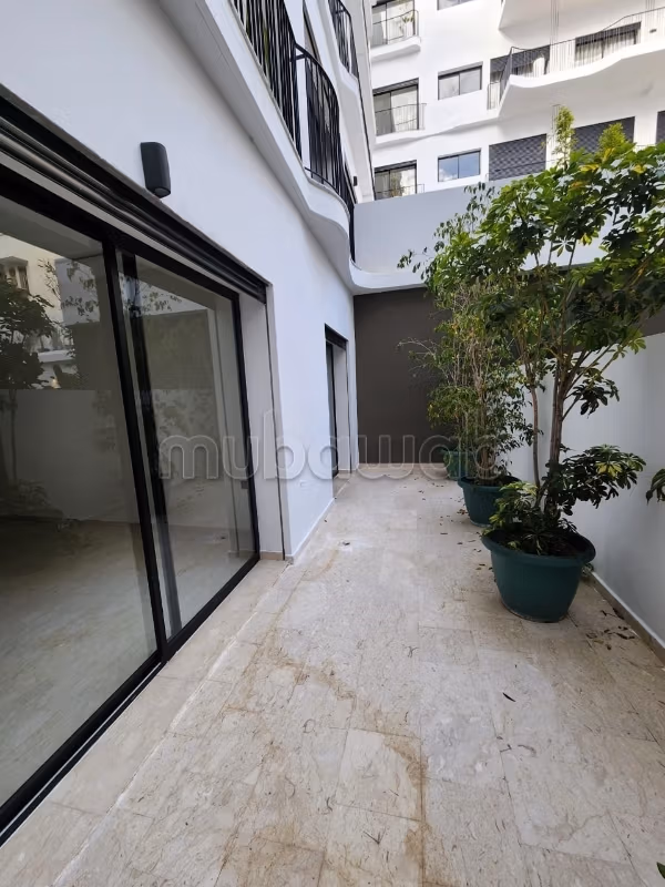 High-End Empty Studio 70m² in West Bourgogne