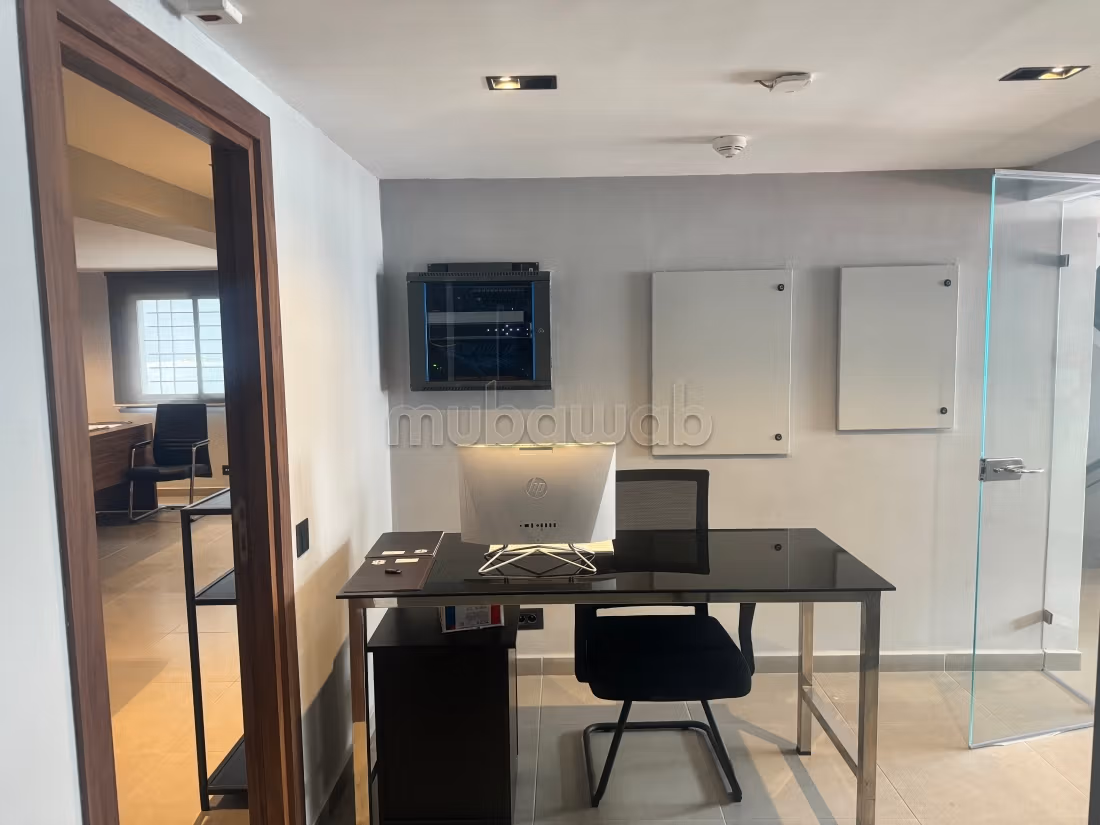 Edificio comercial en venta en Riad Oulad Mtaa. Superficie total 1883 m². Puerta blindada y residencia asegurada