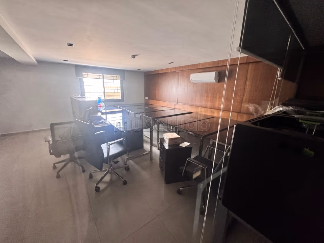 Edificio comercial en venta en Riad Oulad Mtaa. Superficie total 1883 m². Puerta blindada y residencia asegurada