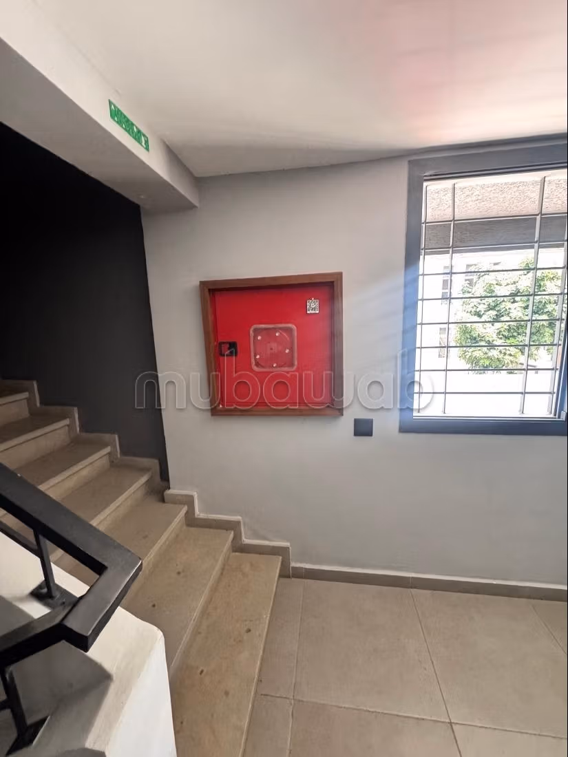 Edificio comercial en venta en Riad Oulad Mtaa. Superficie total 1883 m². Puerta blindada y residencia asegurada