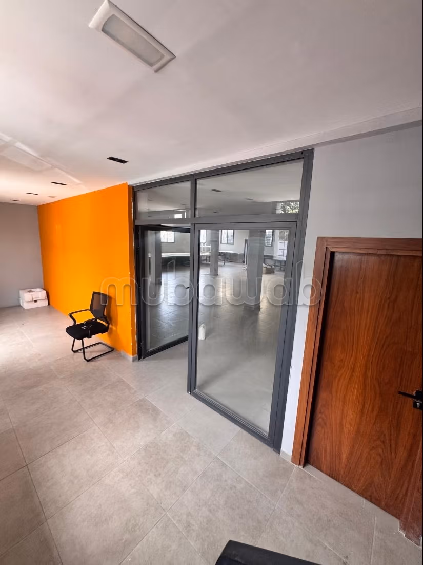 Edificio comercial en venta en Riad Oulad Mtaa. Superficie total 1883 m². Puerta blindada y residencia asegurada