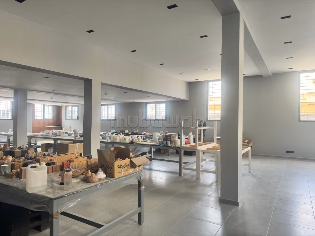 Edificio comercial en venta en Riad Oulad Mtaa. Superficie total 1883 m². Puerta blindada y residencia asegurada